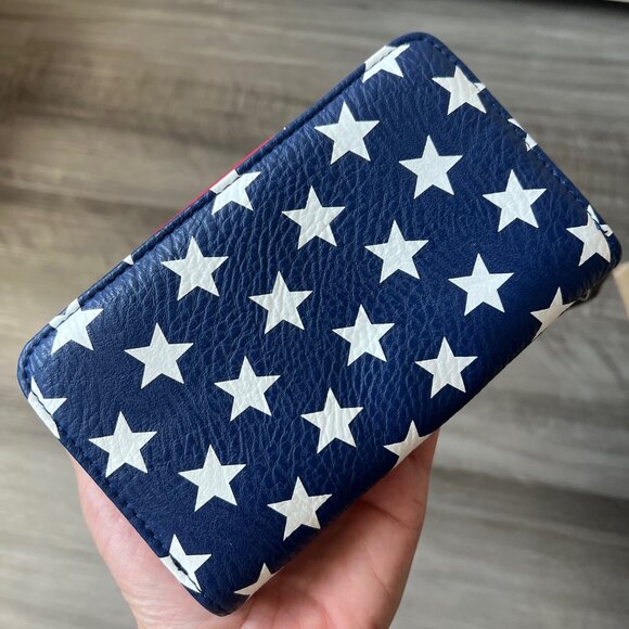 Wonder Woman Gold-Plated Snap Wallet – Official DC Comics - Picture 6 of 6